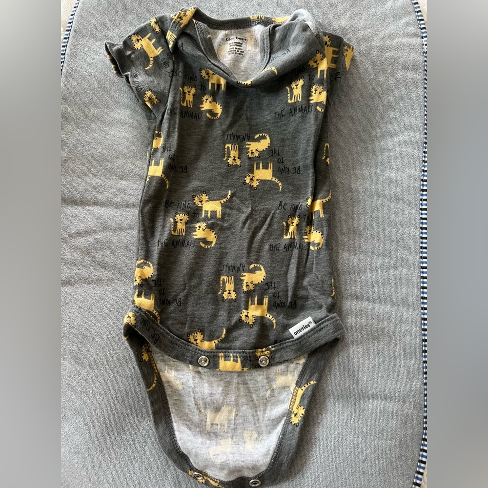 💕5 for $15: Gerber 0-3/3 month onesie